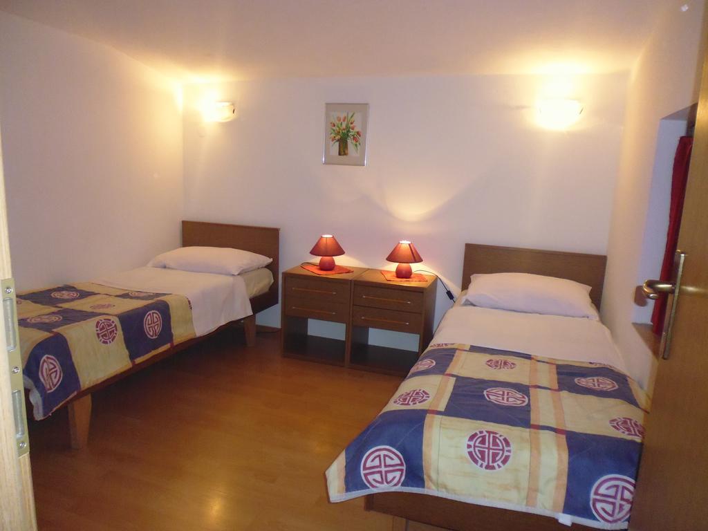 Apartments Jadranka Povile Novi Vinodolski Kamer foto